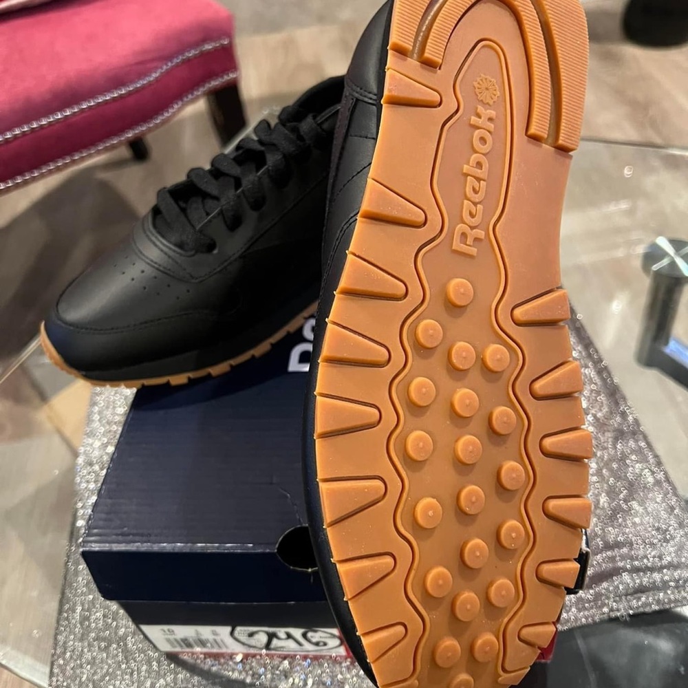 New Reebok - Picture 3 of 4